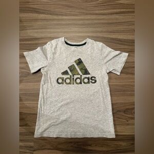 Adidas Kids Gray Tee with Camo Logo size 6